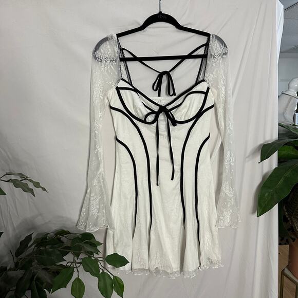 Lace Black And White Contrast Color Ruffled Hem Mini Dress - Picture 6 of 8